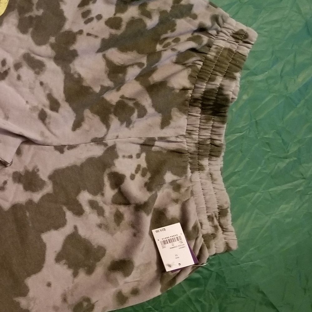 NWT GUNS AND ROSES CAM0 LOUNGE PANTS - Picture 5 of 5